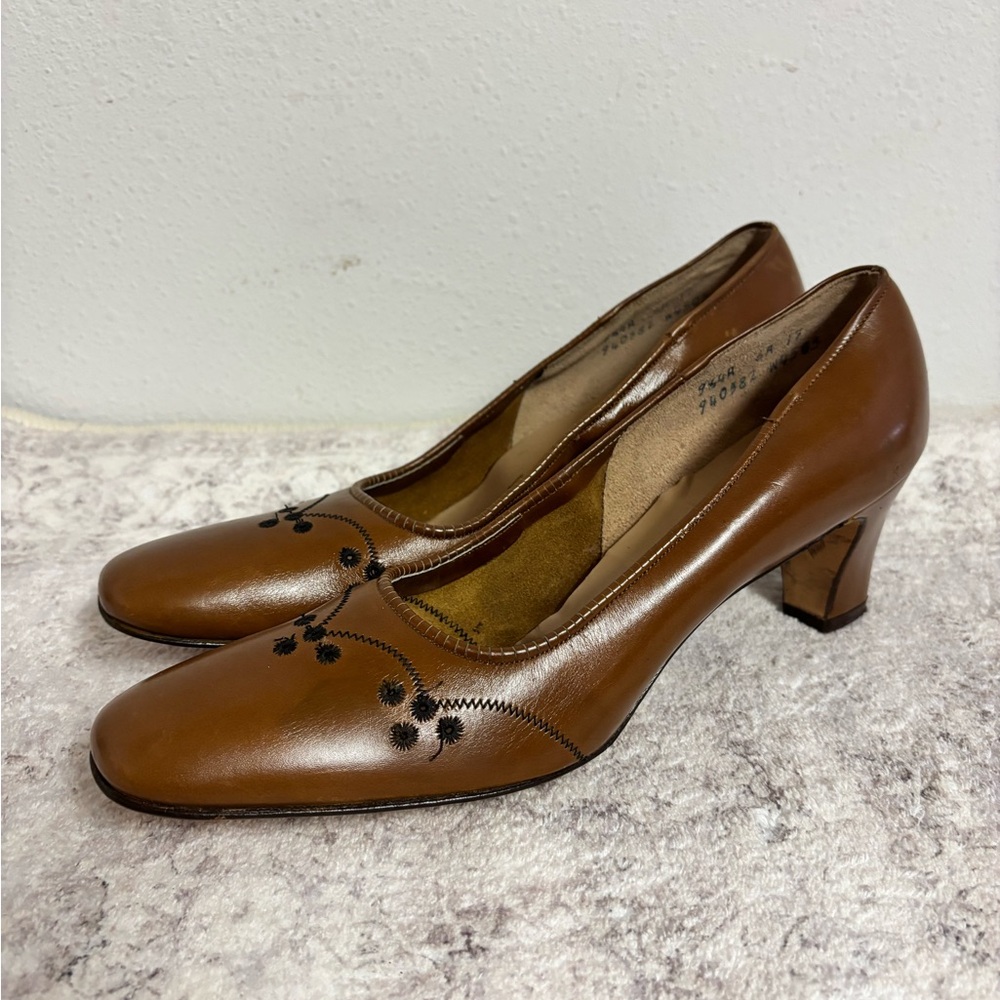 Florsheim Brown Leather Heels with Black Detailing and Cutouts